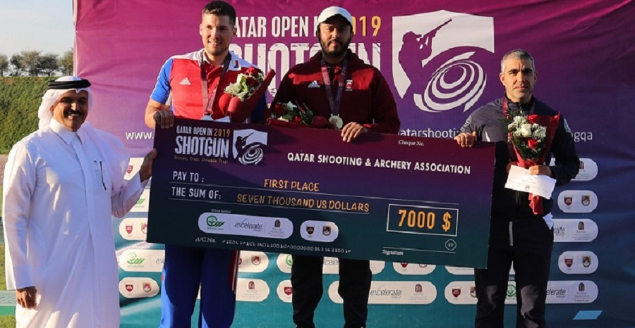البطل راشد صالح على منصة التتويج