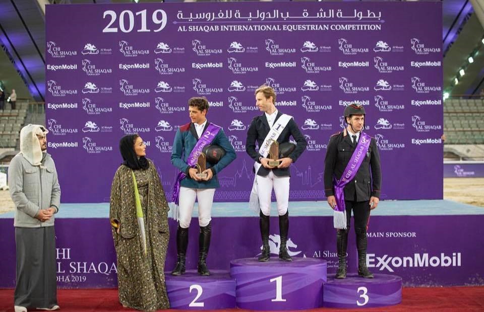 صاحبة السمو تتوج الفائز بلقب جولة الجائزة الكبرى ببطولة الشقب الدولية للفروسية