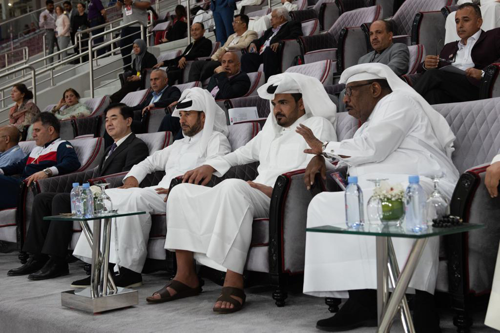 سعادة الشيخ جوعان بن حمد آل ثاني، رئيس اللجنة الأولمبية القطرية، يتابع منافسات اليوم الأخير للبطولة