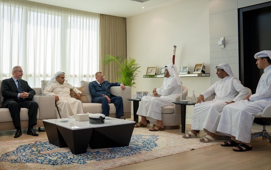 سعادة الشيخ جوعان يلتقي رئيس محكمة التحكيم الرياضي الدولية