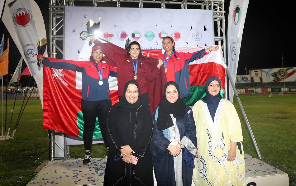لاعبات الأدعم على منصة التتويج