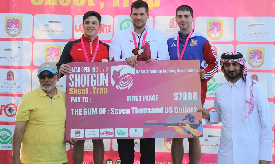 تتويج الفائزين في بطولة قطر المفتوحة لرماية الشوزن