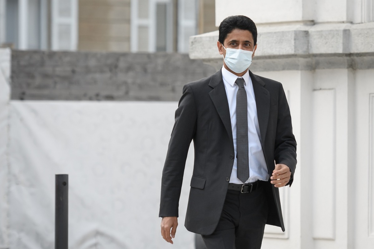 ناصر الخليفي أثناء خروجه من قاعة المحكمة