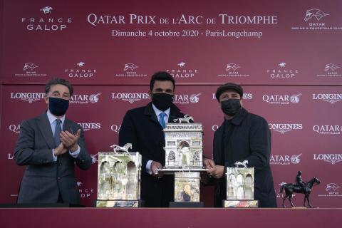 HE Sheikh Joaan bin Hamad Al-Thani handed the Arabian World Cup to HH Sheikh Mohammed bin Khalifa Al-Thani 