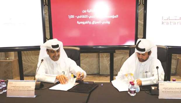 HE Issa bin Mohamed al-Mohannadi and HE Dr Khalid bin Ibrahim al-Sulaiti sign the agreement 