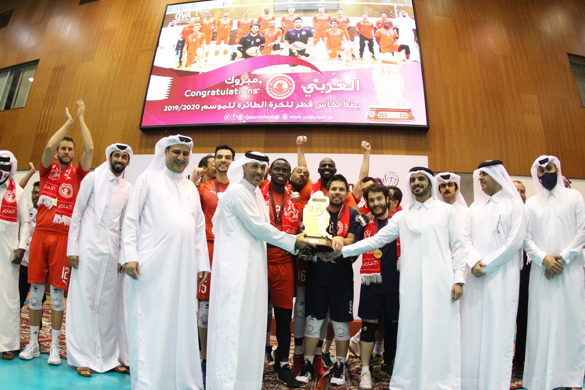 تتويج فريق العربي بلقب بطولة كأس قطر للكرة الطائرة