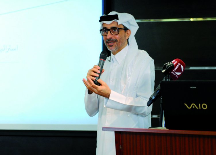 سعادة صلاح بن غانم العلي وزير الثقافة والرياضة،