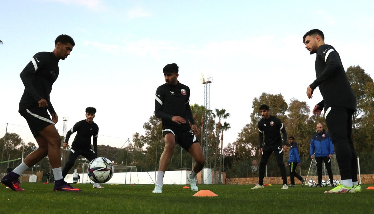 منتخب قطر يستهل معسكره في إسبانيا
