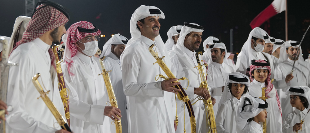 سمو الأمير يشارك في عرضة هل قطر