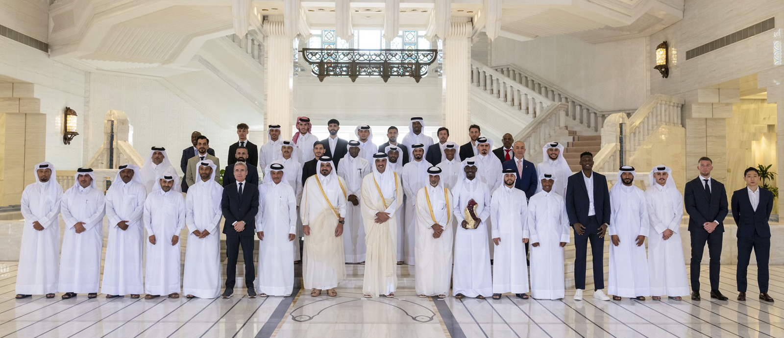سمو الأمير يقيم مأدبة غداء لبطل ووصيف كأس الأمير