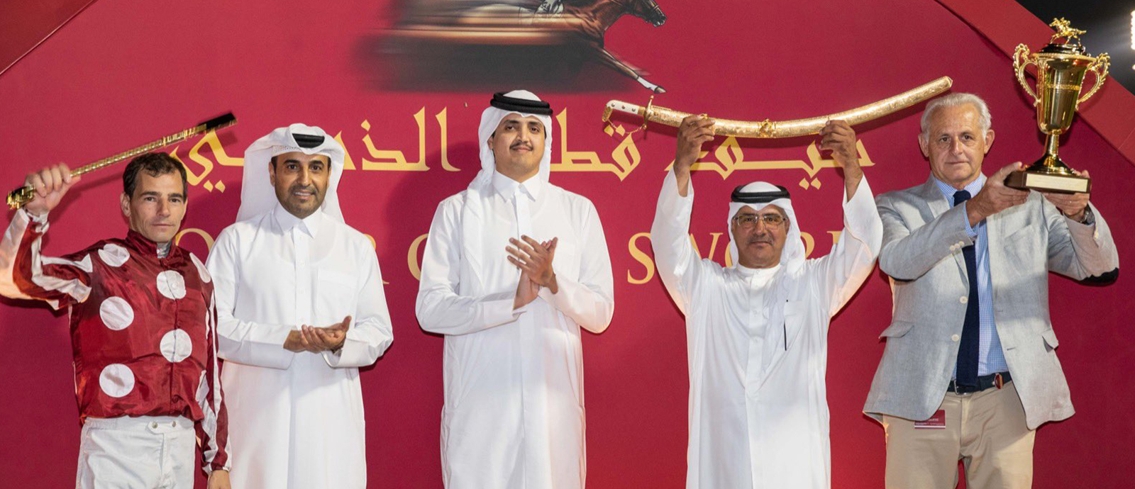 تتويج الفائزين بجوائز وسيف قطر الذهبي