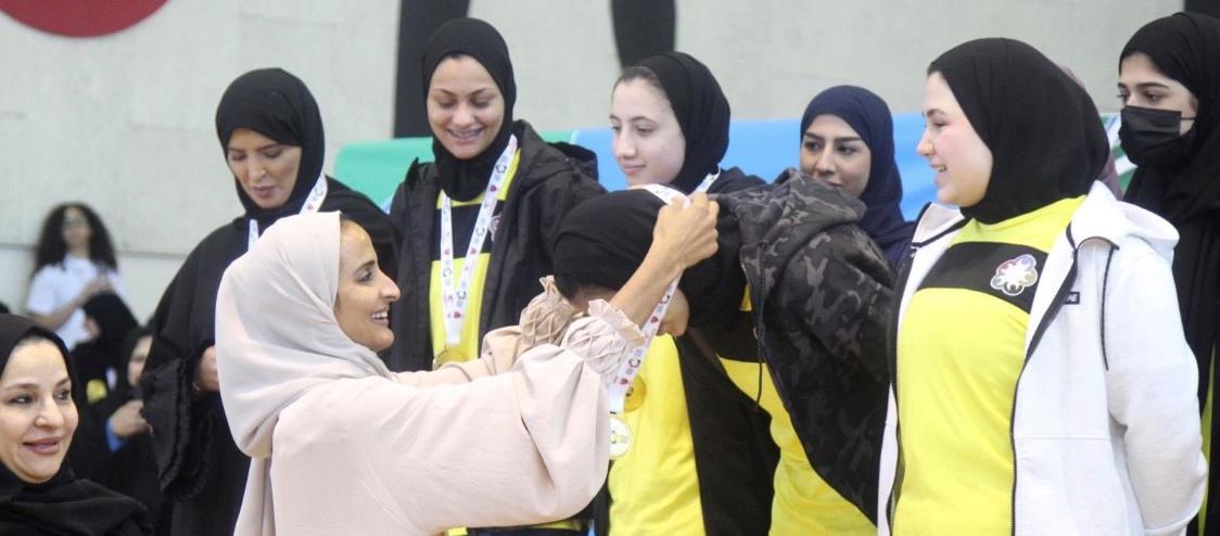 الشيخة هند بنت حمد تتوج الفائزات في البرنامج الأولمبي المدرسي