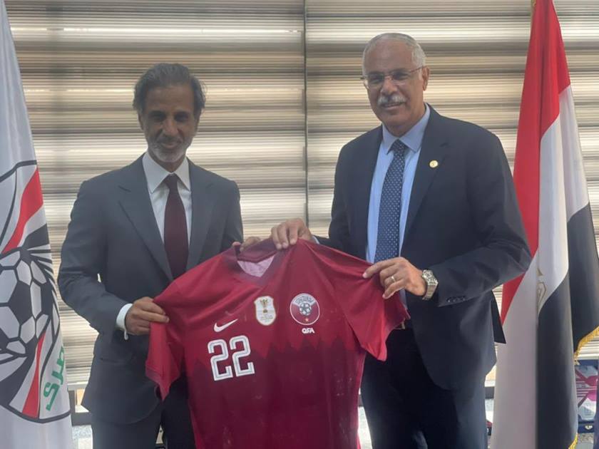 رئيسا الاتحادين القطري والمصري لكرة القدم يبحثان التعاون المشترك في المجال الرياضي
