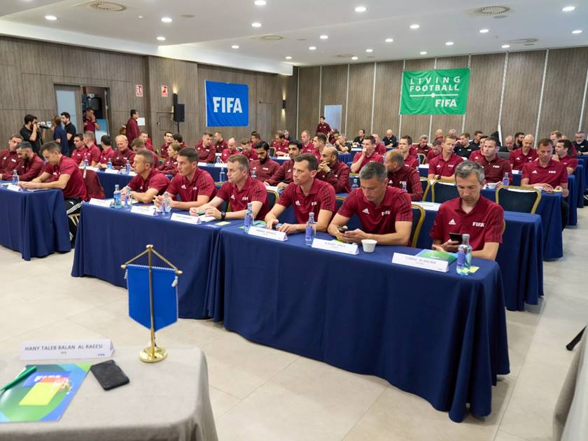 فيفا يعقد 3 ندوات لإعداد حكام لإدارة مباريات نهائيات مونديال قطر 2022