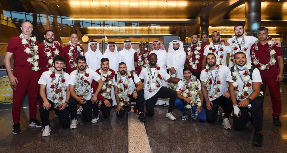 عنابي اليد يعود للدوحة متوجًا بالذهب