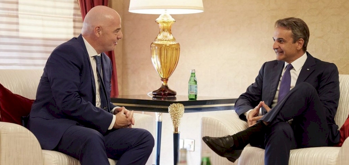 رئيس الفيفا يطلع رئيس الوزراء اليوناني على أحدث الاستعدادات لتنظيم كأس العالم قطر 2022