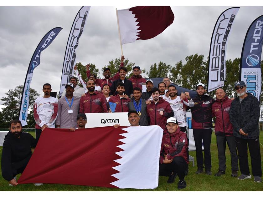 المنتخب القطري يتوج بلقب بطولة العالم للباراموتور