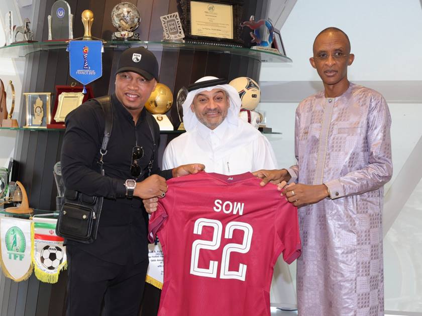 الرئيس التنفيذي لمؤسسة دوري نجوم قطر يلتقي وفدا من السنغال