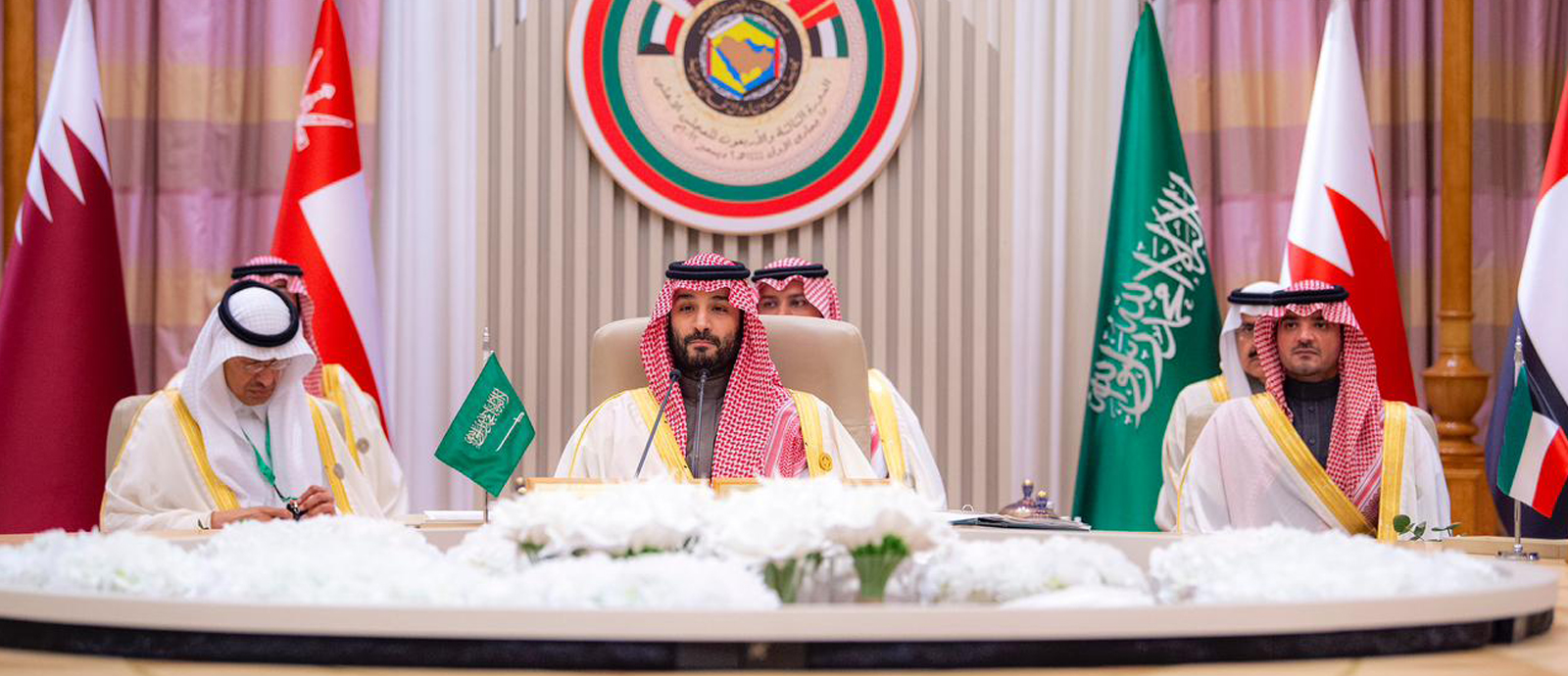 ولي العهد السعودي يهنئ سمو الأمير بالنجاح المتميز في استضافة المونديال