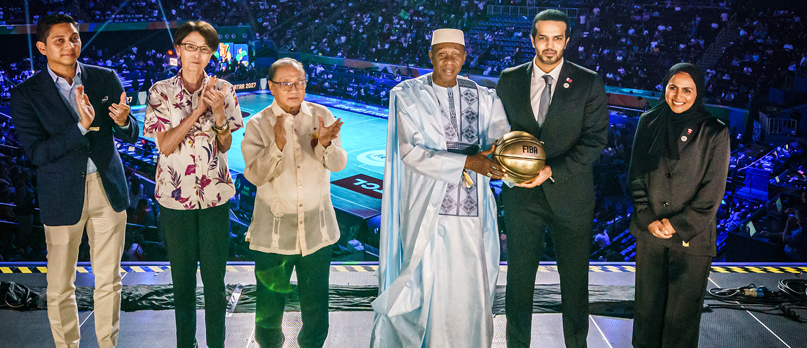 دولة قطر تتسلم رسمياً كرة كأس العالم لكرة السلة للدولة المستضيفة من الاتحاد الدولي