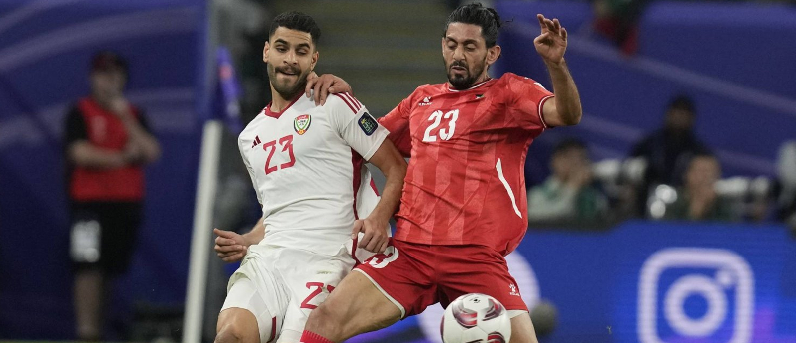 الإمارات وإيران في صراع التأهل