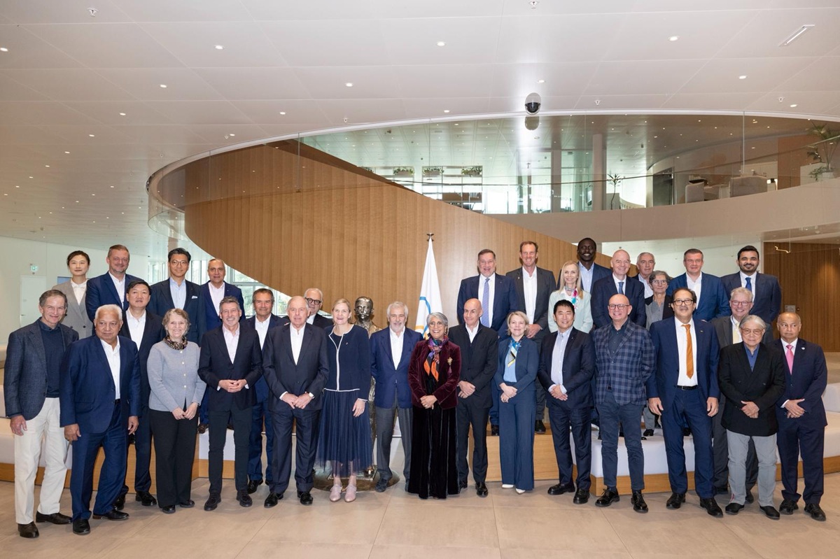 رئيس اللجنة الأولمبية القطرية يشارك في القمة الأولمبية