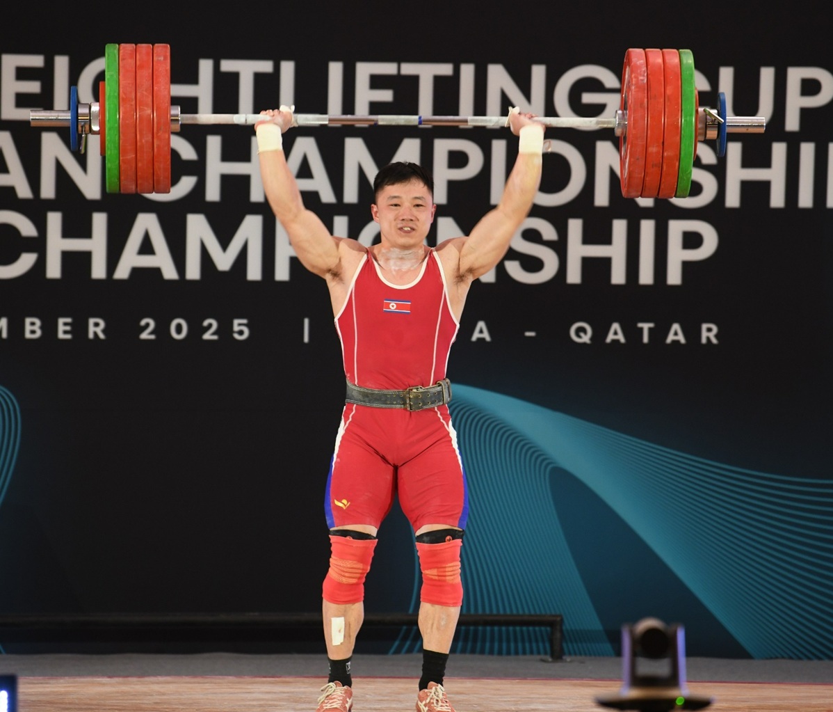 الكوري الشمالي سونغ يحقق رقما قياسيا عالميا في بطولة كأس قطر الدولية لرفع الأثقال