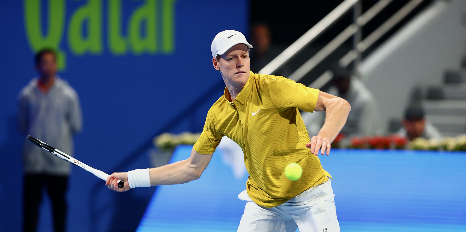 الإيطالي سينر يستهل مشواره بنجاح ويتأهل للدور الثاني من بطولة قطر المفتوحة للتنس للرجال